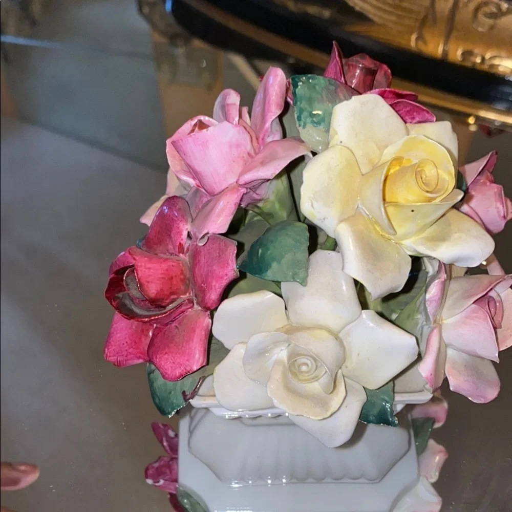 Box41 Vintage Crown Staffordshire Fine Bone China Elegant Rose Floral Bouquet